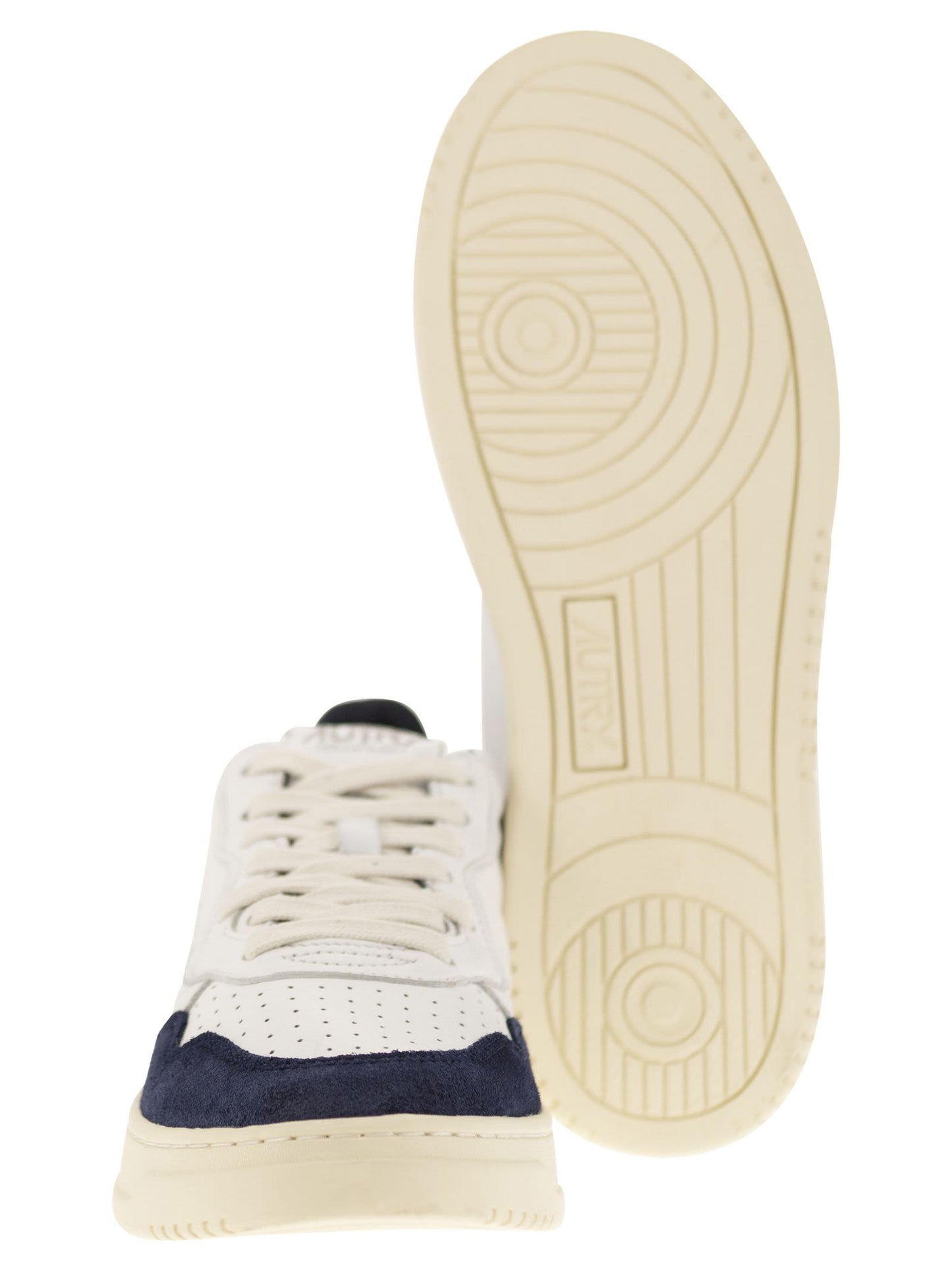 Autry Medalist Low Sneakers In Goatskin And Suede