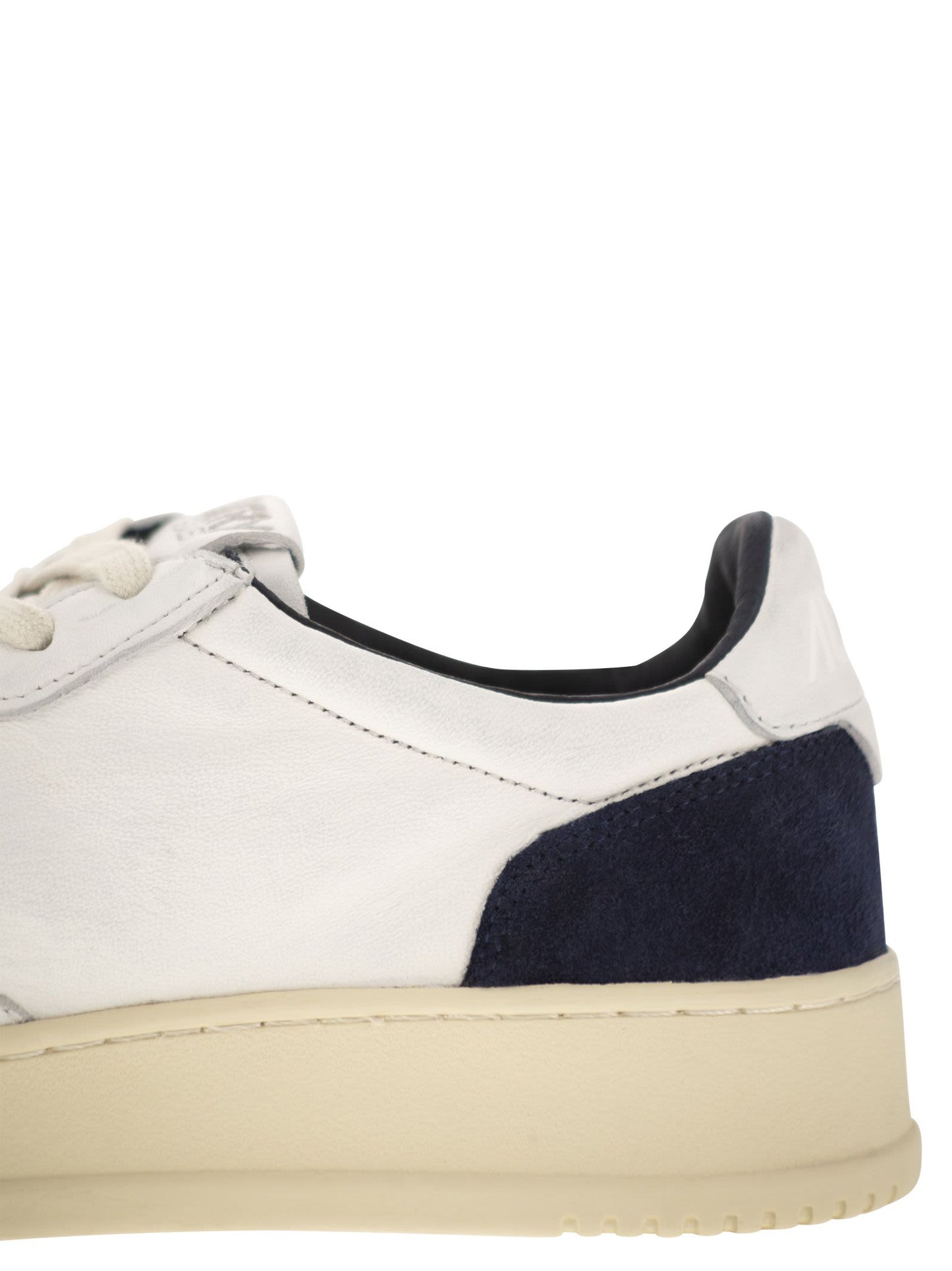 Autry Medalist Low Sneakers In Goatskin And Suede